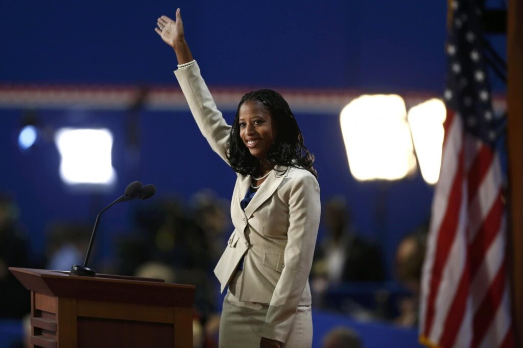 REFILE- CORRECTING SPELLING OF SARATOGA SPRINGS - Republican U.S. congressional candidate and Saratoga Springs, Utah, Mayor Mia Love waves after addressing delegates during the second day of the Republican National Convention in Tampa, Florida, August 28, 2012. REUTERS/Eric Thayer (UNITED STATES  - Tags: POLITICS ELECTIONS)